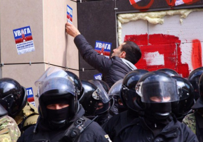 Поліція і Нацгвардія посили захист відділення Сбербанку у Харкові, де триває пікет

