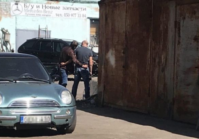 Ситуация в Полтаве: мужчине дали автомобиль, в заложниках - полковник полиции