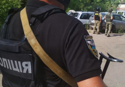 В Полтаве проводят спецоперацию по задержанию автоугонщика, что угрожает гранатой