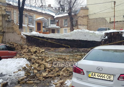 В Киеве произошел обвал дворовых стен