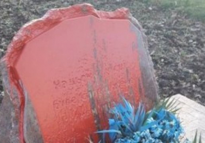 В Одессе памятный знак погибшим бойцам АТО облили краской, - ФОТО