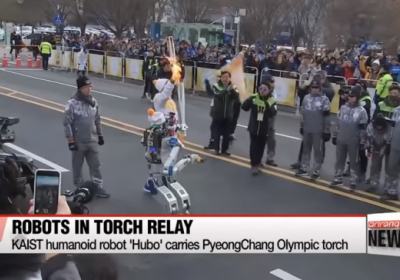 Робот стал участником эстафеты олимпийского огня, - ВИДЕО
