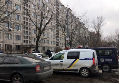 У Києві затримали чоловіка, який  закрився у квартирі і погрожував підірвати гранату