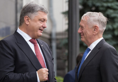 Глава Минобороны США привез оборудования для Вооруженных сил Украины