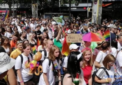 В Берлине проходит традиционный парад ЛГБТ