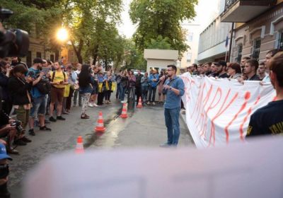 Біля посольства Італії в Києві проходить акція на підтримку нацгвардійця Марківа, - ФОТО