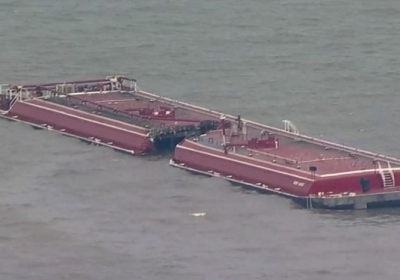 В США столкнулся танкер с баржами, произошла крупная утечка нефтепродуктов