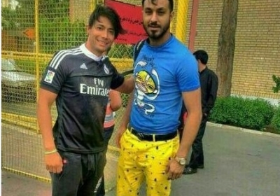 Футболиста сборной Ирана дисквалифицировано на полгода за яркий цвет брюк