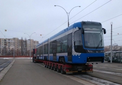В Киев доставили второй польский скоростной трамвай
