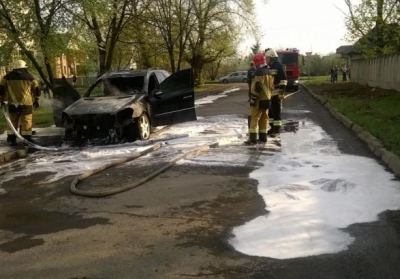 На Закарпатье сожгли Mercedes-Benz полковника полиции, - СМИ