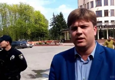 Депутата Харківської міськради позбавили мандата через носіння георгіївської стрічки