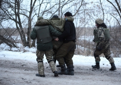 Из Донецкого аэропорта эвакуировали 22 раненых бойцов АТО, - волонтер