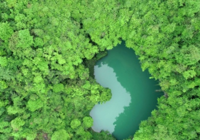 У Китаї знайшли озеро-серце