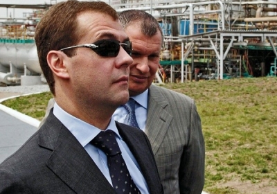 Прем'єр Медведєв носить жіночі сонцезахисні окуляри (фото)