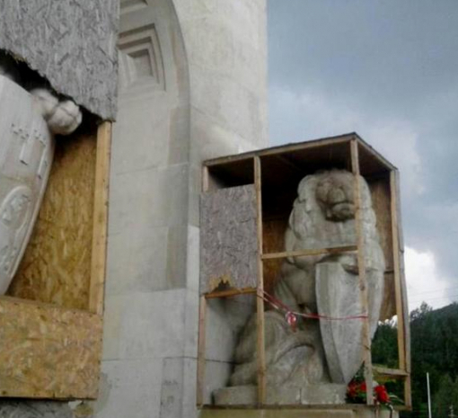 Польща протестує проти демонтажу левів на Личаківському кладовищі у Львові