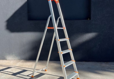 Складні сходи в Технопром – безпека та зручність у висотних роботах