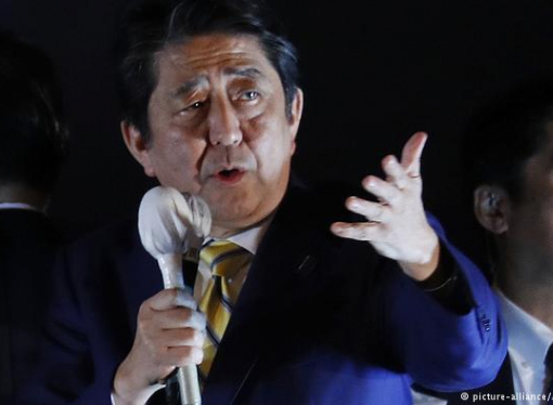 На выборах в Японии побеждает правящая коалиция - экзит-пол