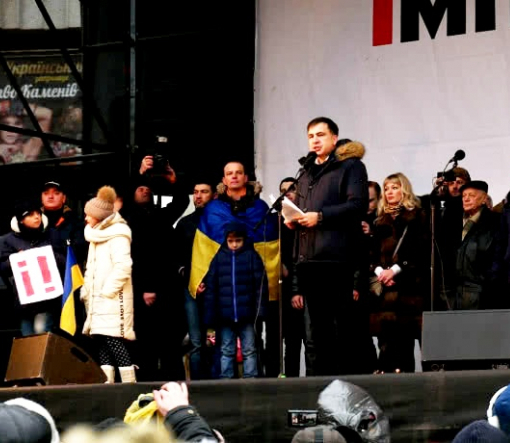 Саакашвили обещает представить альтернативное правительство и кандидатов в президенты