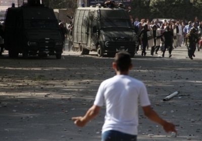Єгипет, Каїр: сутичка протестувальників з ОМОНом під час зіткнень на площі Тахрір 25 листопада 2012 . Фото: AFP