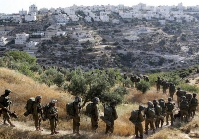 Західний берег Йордану, Хеврон, 17 червня 2014 року. Ізраїльські солдати шукають трьох підлітків, зниклих на Західному березі Йордану минулого тижня. Влада вважає, що підлітків викрали палестинські бойовики з руху Хамас. Фото: АFР
