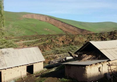 В Кыргызстане в результате оползня под завалами оказались 24 человека
