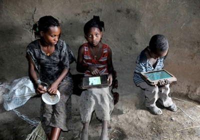 Дикі ефіопські дітлахи самостійно розібрались із планшетом і 