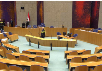 В нидерландском парламенте посетитель пытался совершить самоубийство