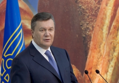 Янукович привітав медиків із професійним святом похвалами власних реформ