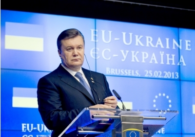 Янукович підписав закон про спрощення візового режиму з ЄС