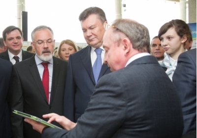 Рішення суду дозволяє Януковичу підписати прийняті під час 
