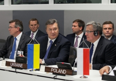 Коморовський оптимістично дивиться на стосунки з Україною після угоди з ЄС
