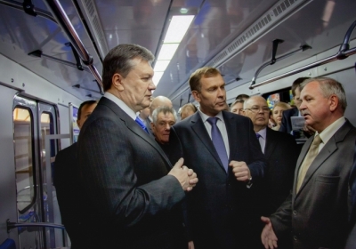 Янукович в Киеве открыл станцию метро «Теремки»