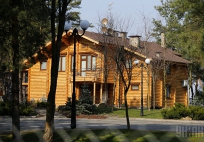 Дом Януковича в Сухолучье разграбили