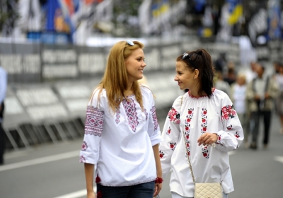 Молодих українців не влаштовують їхні заробітки, але життям вони задоволені