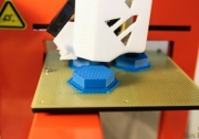 Огляд китайського 3D-принтера: як надрукувати кубик вдома (фото)