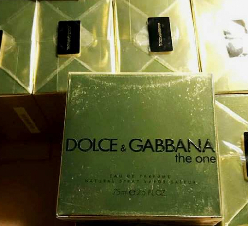 Chanel, Dior, Puma, Nike: поліція перекрила канал контрабанди в Україну парфумів і одягу відомих брендів