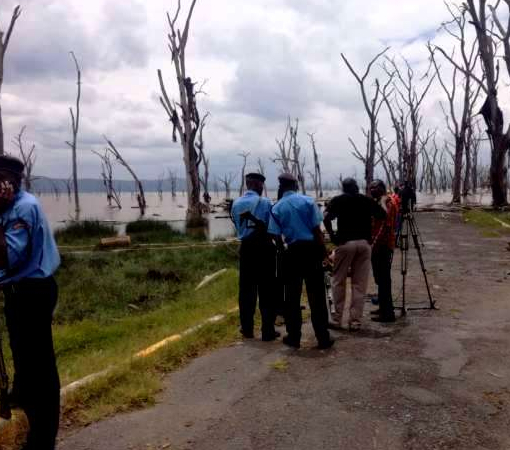 В Кении вертолет с журналистами упал в озеро: пятеро погибли