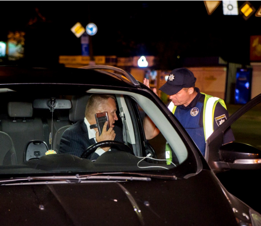 В Киеве остановили автомобиль с пьяным экс-послом Украины