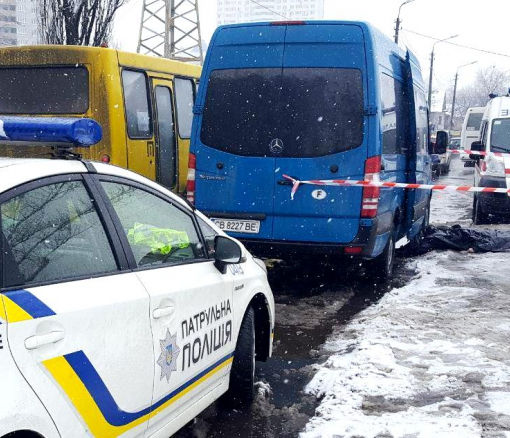 На киевской остановке мужчину зарезали из-за замечания