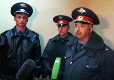 Міліціонери, які затримали стрілка. Фото: ria.ru
