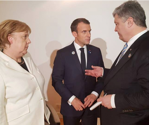 Порошенко проводит переговоры с Меркель и Макрона по выборам в оккупированном Донбассе