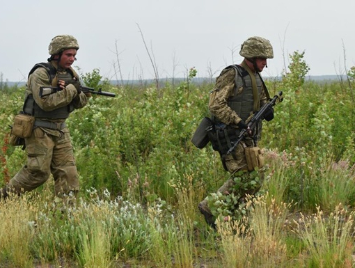 С начала суток один украинский военный получил ранения, - штаб АТО