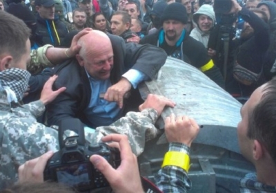 Заступника голови Рівненської облради кинули в сміттєвий бак, - відео