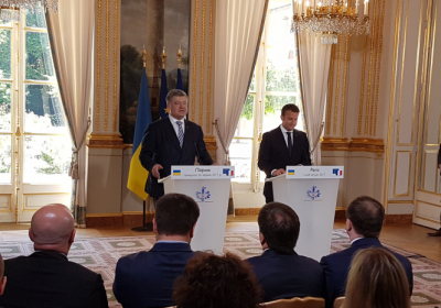 Порошенко обговорив з Макроном залучення французьких інвесторів до переробки сміття в Україні