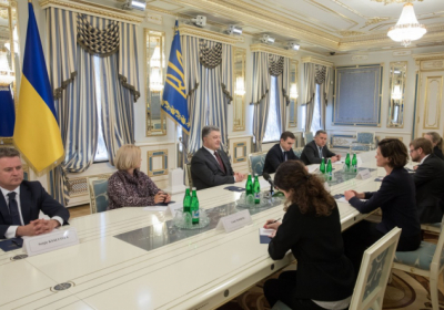 Порошенко обсудил с лидером Умеренной партии Швеции российскую агрессию и 