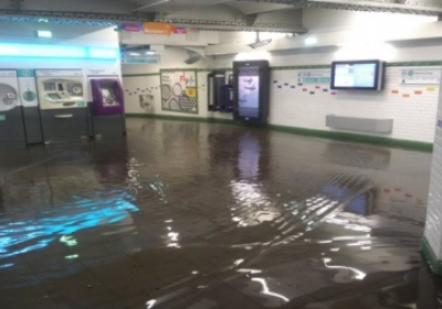 Во Франции из-за сильных дождей затоплены метро - ВИДЕО