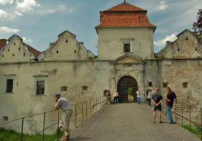 Замок XV—XVIII ст. у селі Свірж . Фото: thisisukraine.org