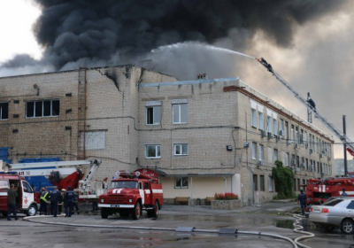 В Харькове в складском помещении произошел крупный пожар