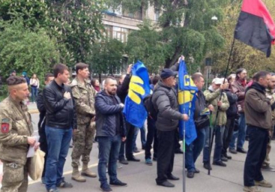 Активисты пришли под здание МВД и требуют отставку Авакова