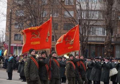 Нацгвардія України пройшла на параді в Кривому Розі з червоними прапорами, - ВІДЕО (оновлено)
